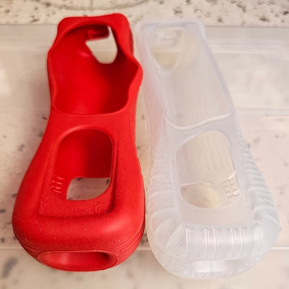 2 Wii silicone controller cases, EUC condition, OEM Nintendo, 1 red, 1 clear - Picture 5 of 6